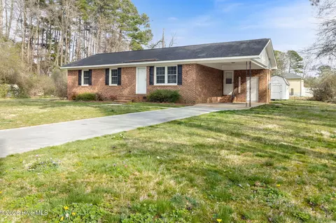 74 David St, Elizabethtown, NC 28337