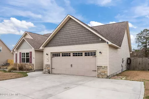 Exterior - 203 Brice Ct, Hubert, NC 28539 photo 2 of 18