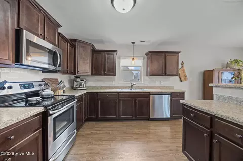 Kitchen - 203 Brice Ct, Hubert, NC 28539 photo 5 of 5