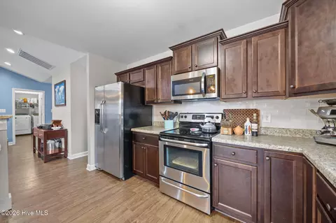 Kitchen - 203 Brice Ct, Hubert, NC 28539 photo 3 of 5
