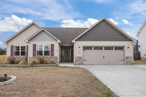 203 Brice Ct, Hubert, NC 28539