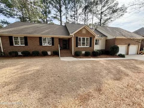 4927 Country Club Dr N, Wilson, NC 27896