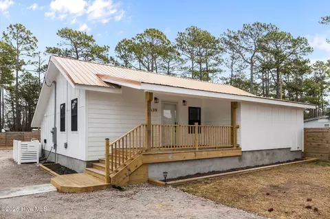 639 E Chatham St, Newport, NC 28570
