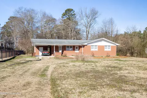 2081 N Salemburg Hwy, Salemburg, NC 28385