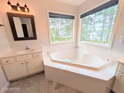 Bath - 39 Bedford Cir, Pinehurst, NC 28374 photo 1 of 2