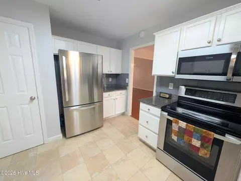 Kitchen - 39 Bedford Cir, Pinehurst, NC 28374 photo 3 of 3