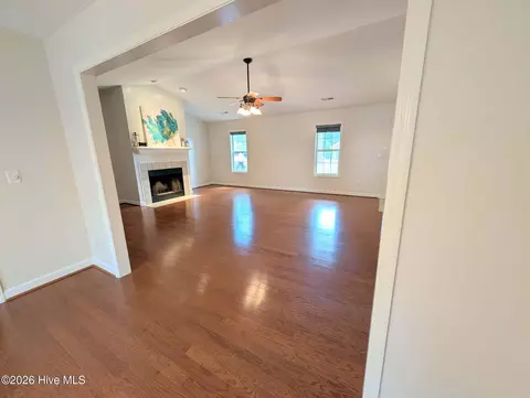 Living - 39 Bedford Cir, Pinehurst, NC 28374 photo 3 of 3