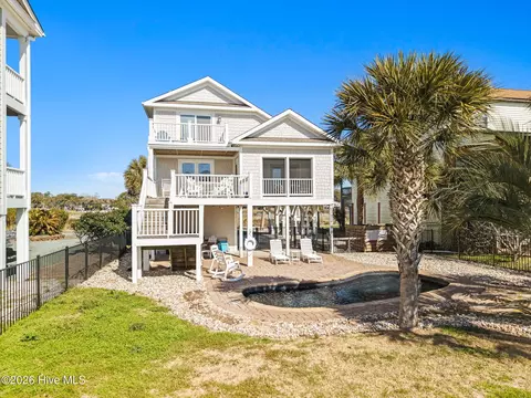 172 Sailfish St, Holden Beach, NC 28462