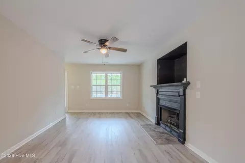 Living - 213 Loren Rd, Hubert, NC 28539 photo 2 of 7