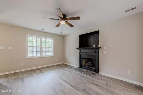Living - 213 Loren Rd, Hubert, NC 28539 photo 3 of 7