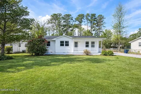 309 Lakewood Dr, Jacksonville, NC 28546