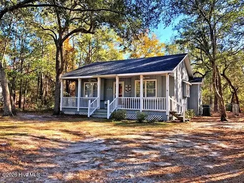 114 NW 23rd St, Oak Island, NC 28465