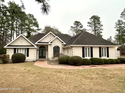 8061 Inverness Cir, Laurinburg, NC 28352
