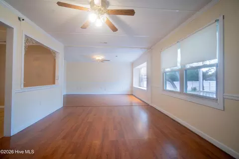 Living - 139 Pine Ct, Hubert, NC 28539 photo 2 of 4