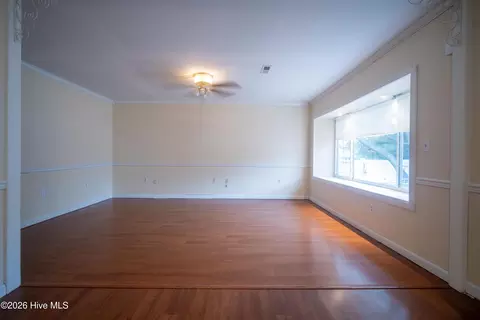 Living - 139 Pine Ct, Hubert, NC 28539 photo 3 of 4