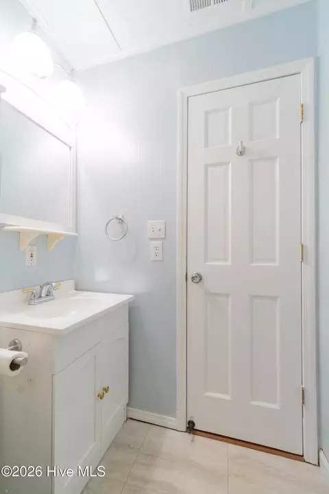 Bath - 139 Pine Ct, Hubert, NC 28539 photo 3 of 3