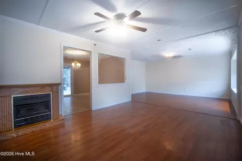 Living - 139 Pine Ct, Hubert, NC 28539 photo 1 of 4
