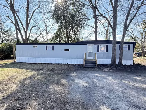 113 N Academy St, Magnolia, NC 28453