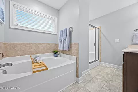Bath - 206 Pine Island Dr, Hampstead, NC 28443 photo 3 of 4