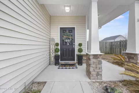 Exterior - 206 Pine Island Dr, Hampstead, NC 28443 photo 2 of 8