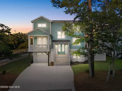 98 SE 43rd St, Oak Island, NC 28465