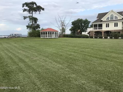 3935 Waccamaw Shores Rd, Lake Waccamaw, NC 28450