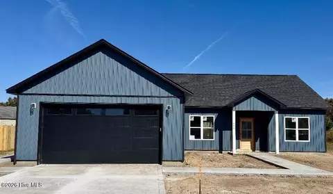 409 Wade Dr, Richlands, NC 28574