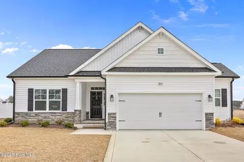 2833 Tucker Hill Dr, Grimesland, NC 27837