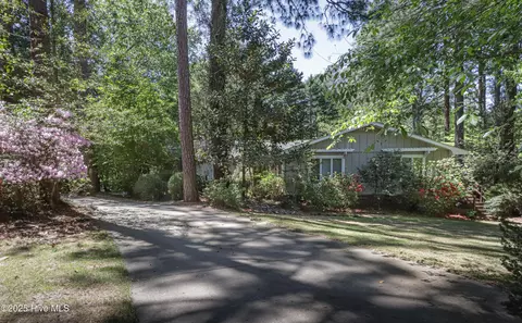 1 Collett Ln, Pinehurst, NC 28374