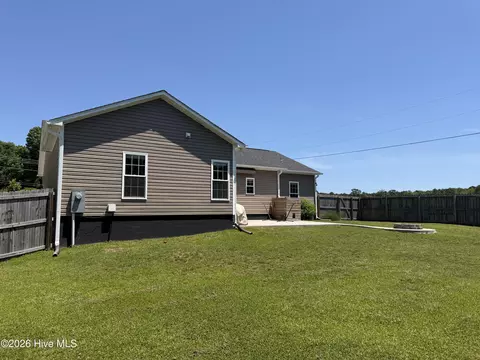 Exterior - 836 Queens Creek Rd, Hubert, NC 28539 photo 7 of 8