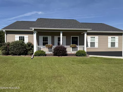836 Queens Creek Rd, Hubert, NC 28539