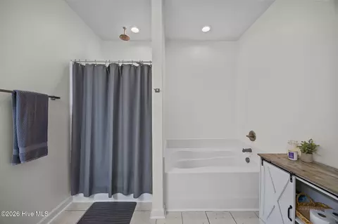 Bath - 836 Queens Creek Rd, Hubert, NC 28539 photo 3 of 4