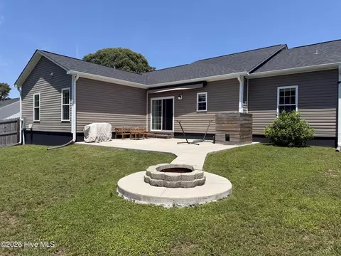 Exterior - 836 Queens Creek Rd, Hubert, NC 28539 photo 6 of 8
