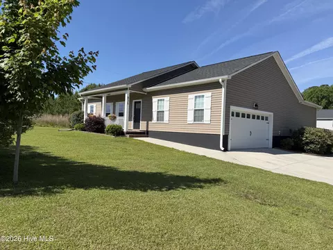 Exterior - 836 Queens Creek Rd, Hubert, NC 28539 photo 1 of 8