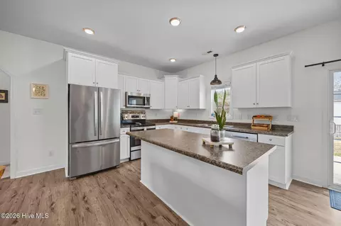 Kitchen - 836 Queens Creek Rd, Hubert, NC 28539 photo 4 of 4