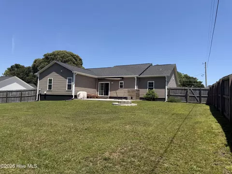 Exterior - 836 Queens Creek Rd, Hubert, NC 28539 photo 3 of 8