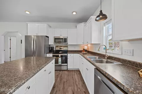 Kitchen - 836 Queens Creek Rd, Hubert, NC 28539 photo 3 of 4