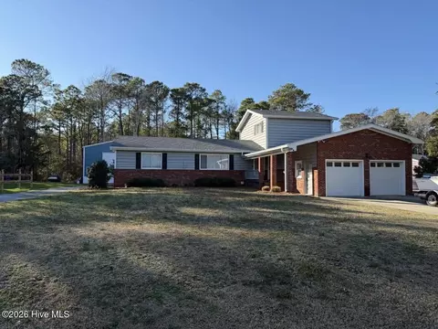 109 Pinewood Dr, Newport, NC 28570