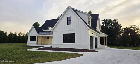 2827 Landing Cir, Grimesland, NC 27837
