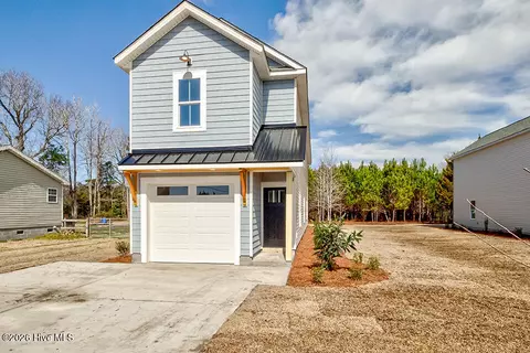 439 Factory Rd, Hampstead, NC 28443
