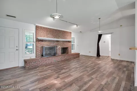207 Whispering Pines Ct, Hampstead, NC 28443 photo 4