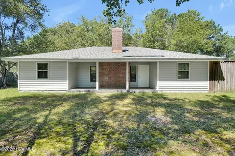 207 Whispering Pines Ct, Hampstead, NC 28443 photo 2