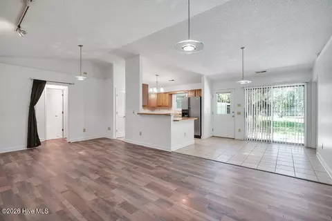 207 Whispering Pines Ct, Hampstead, NC 28443 photo 7