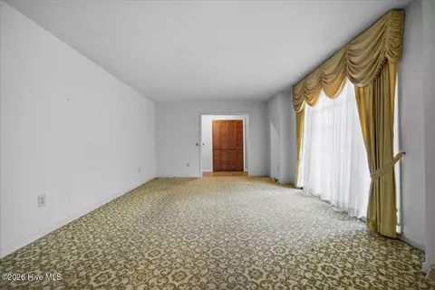 Living - 121 Loop Rd, Leland, NC 28451 photo 2 of 4