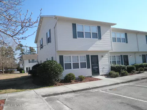 84 Crush Ct, Swansboro, NC 28584
