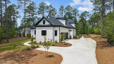 Exterior - 4 Kenilwood Ct, Pinehurst, NC 28374 photo 2 of 12