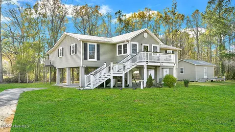 278 Woodstock Rd, Belhaven, NC 27810