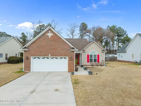 102 Fairmont Ln, Jacksonville, NC 28540