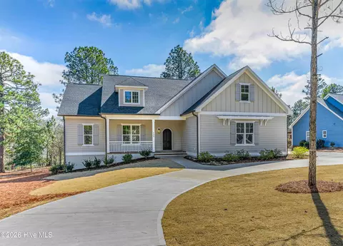 125 Longleaf Dr, Seven Lakes, NC 27376