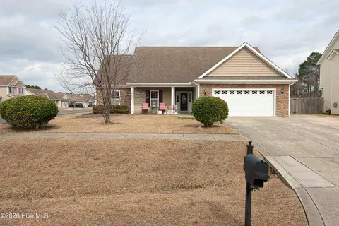 301 Elk Ct, Jacksonville, NC 28546